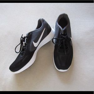 Nike Tennis Shoes- GREAT condition